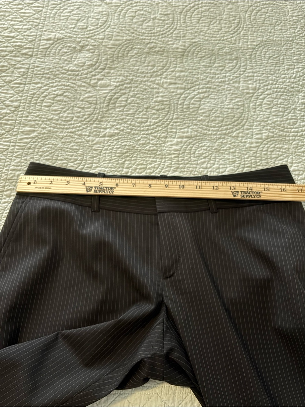 Banana Republic Ryan trouser. Size 8. - Picture 4 of 8